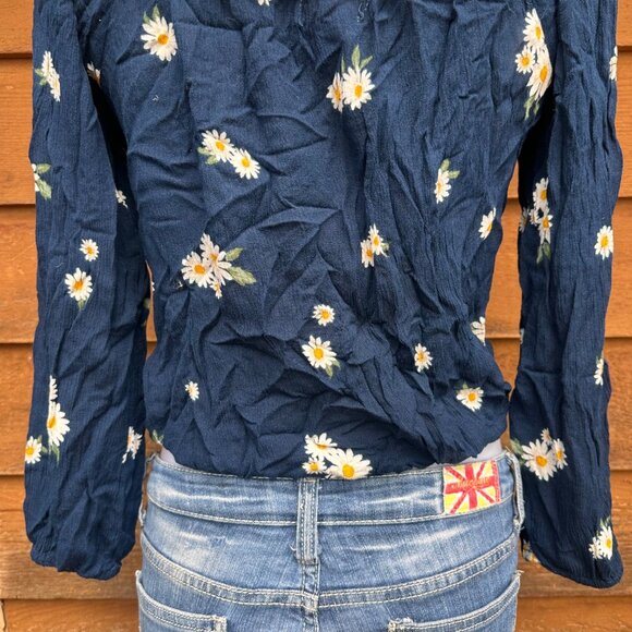 Aeropostale Navy Blue Off the Shoulder Daisy Floral Crop Top Size M - Picture 8 of 8